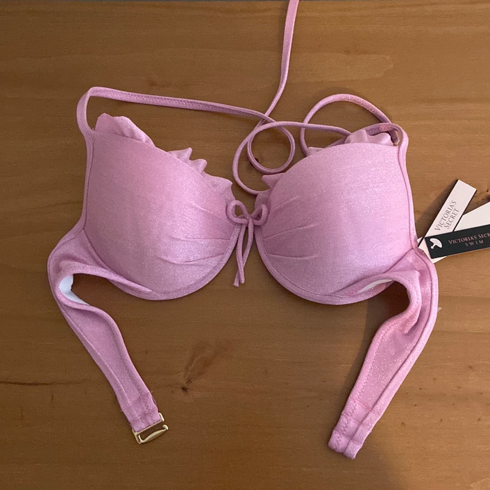 New with tags- Victoria’s Secret Ruffled Swimsuit Top